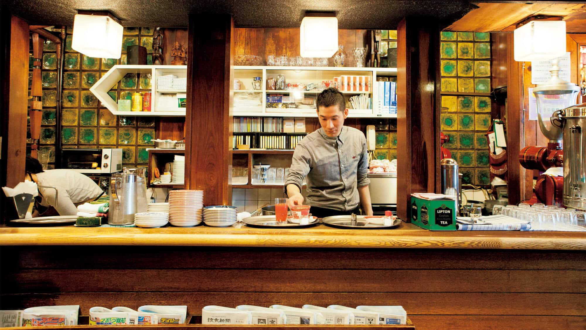 喫茶文化を残していきたい」。京都〈六曜社〉店主・奥野薫平さんに話を