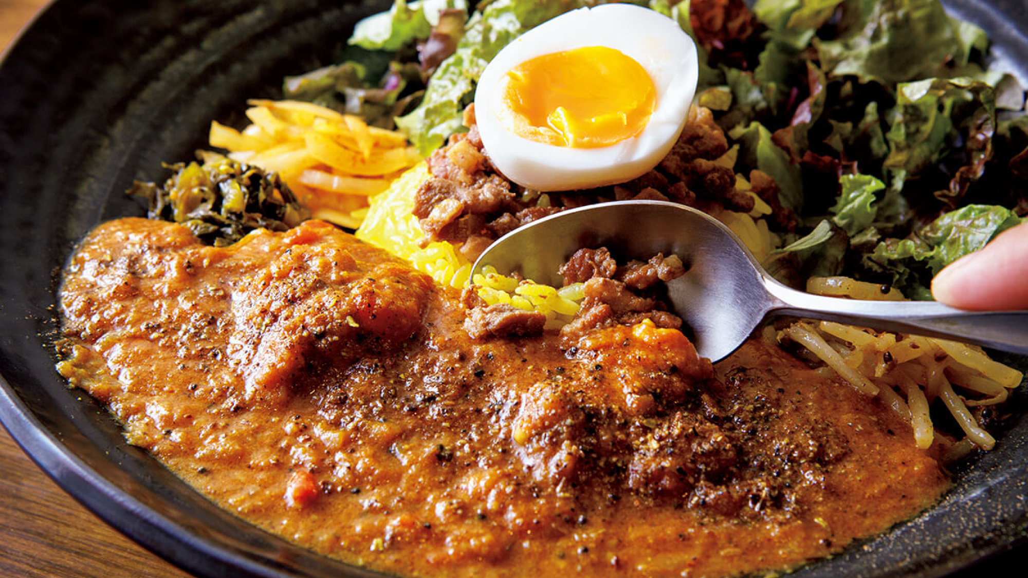 進化するドライ＆ウェットの合いがけカレー8選 〜前編〜〈魯珈