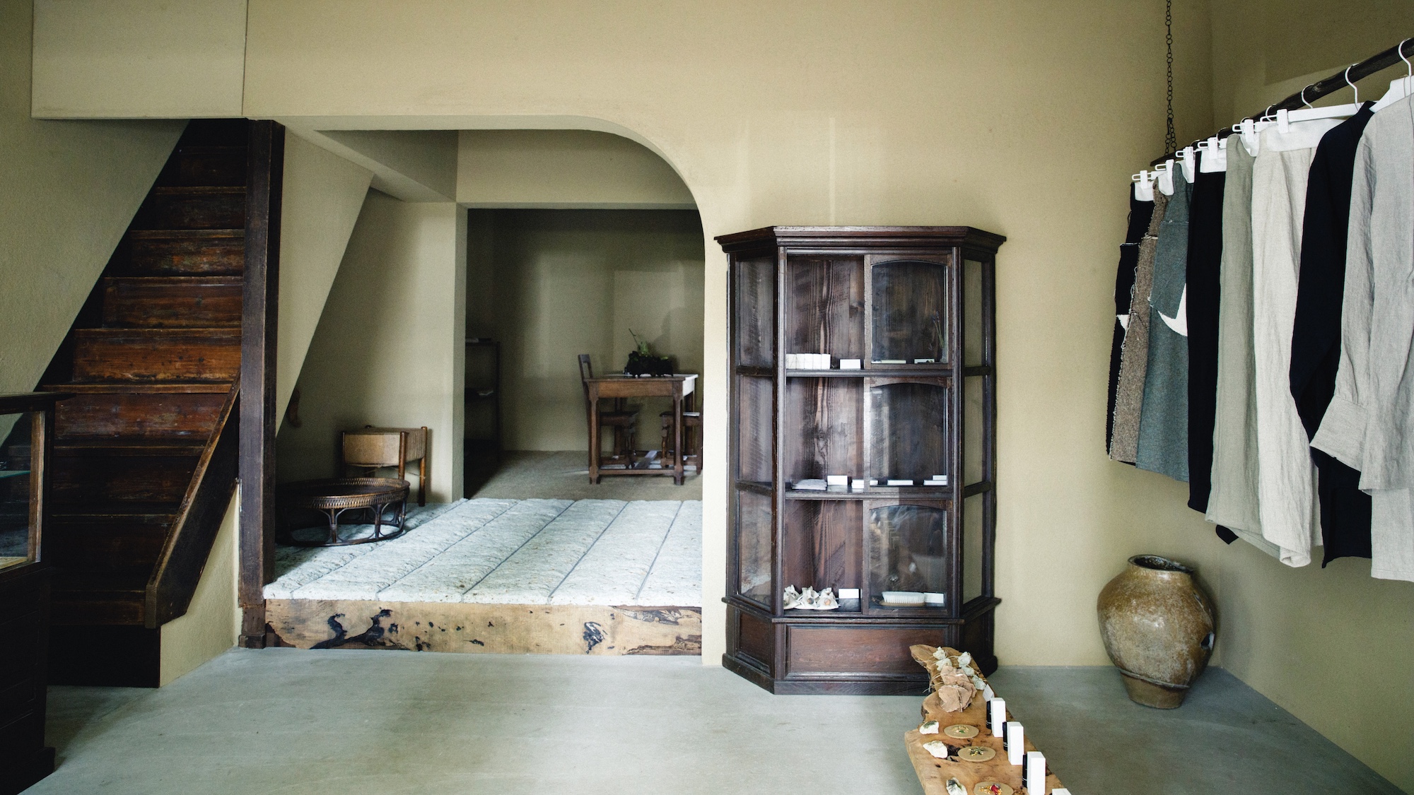 京都になかった新しい業態。北山通にShop & Gallery〈北山夏椿〉が誕生