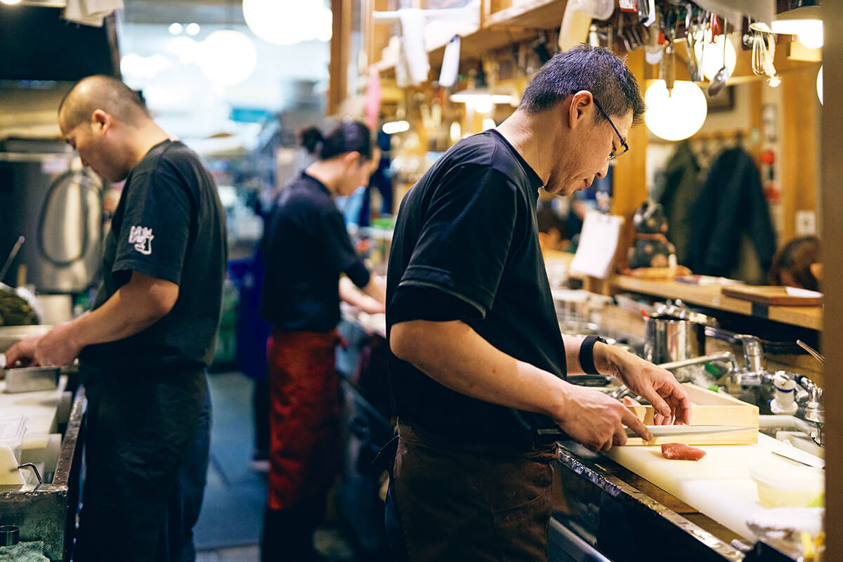 伊勢〈向井酒の店〉店内