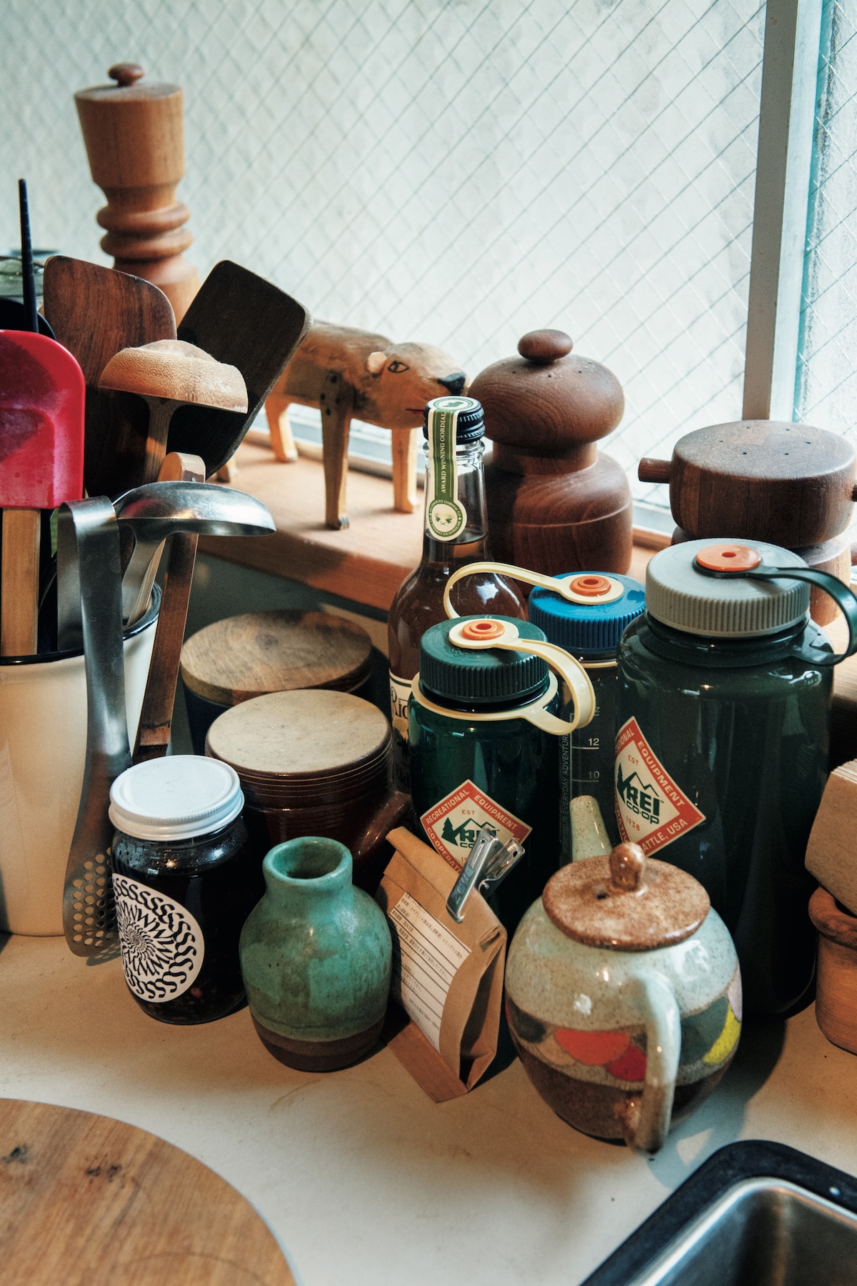 家で友人たちと集い、食事をすることも多い