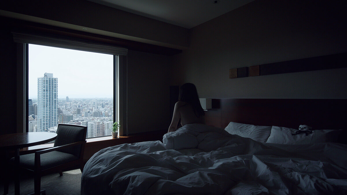 美術家・百瀬文の映像作品《Flos Pavonis》