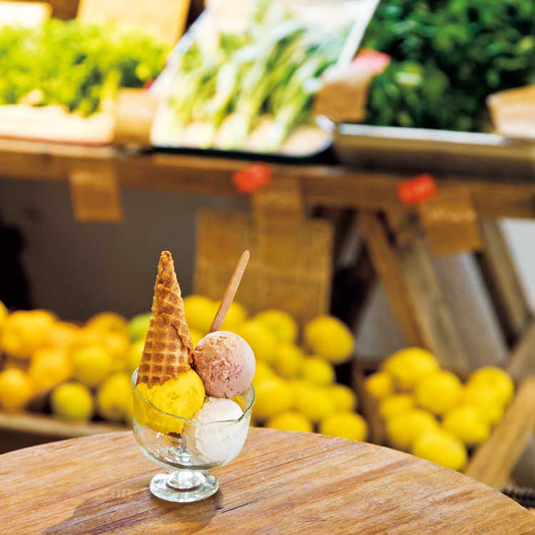 〈KIKI NATURAL ICECREAM〉の店内