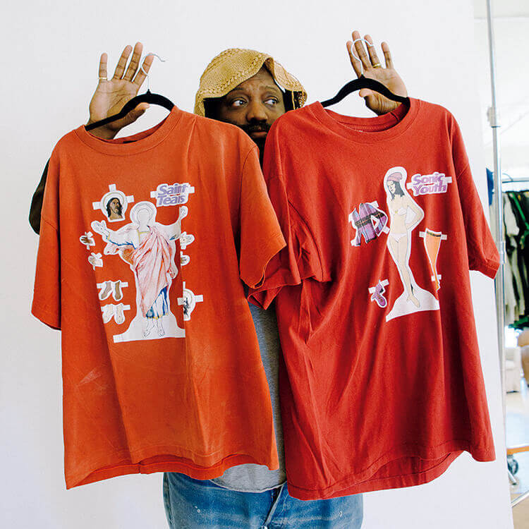 トレマイン・エモリーさん。Tシャツ、全部見せてください