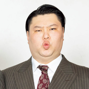 お笑いコンビ〈11月のリサ〉まむ
