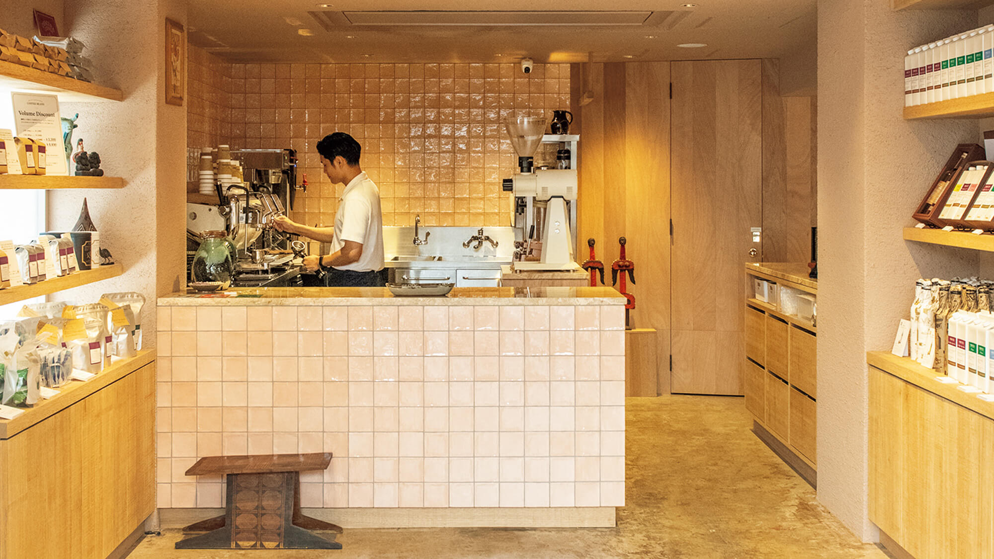 地域密着型のパイオニアのフルラインナップが揃う。三軒茶屋〈オブ