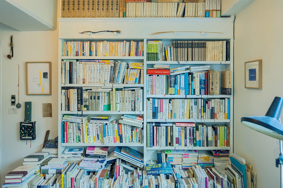 作家、建築家・坂口恭平 自宅 本棚