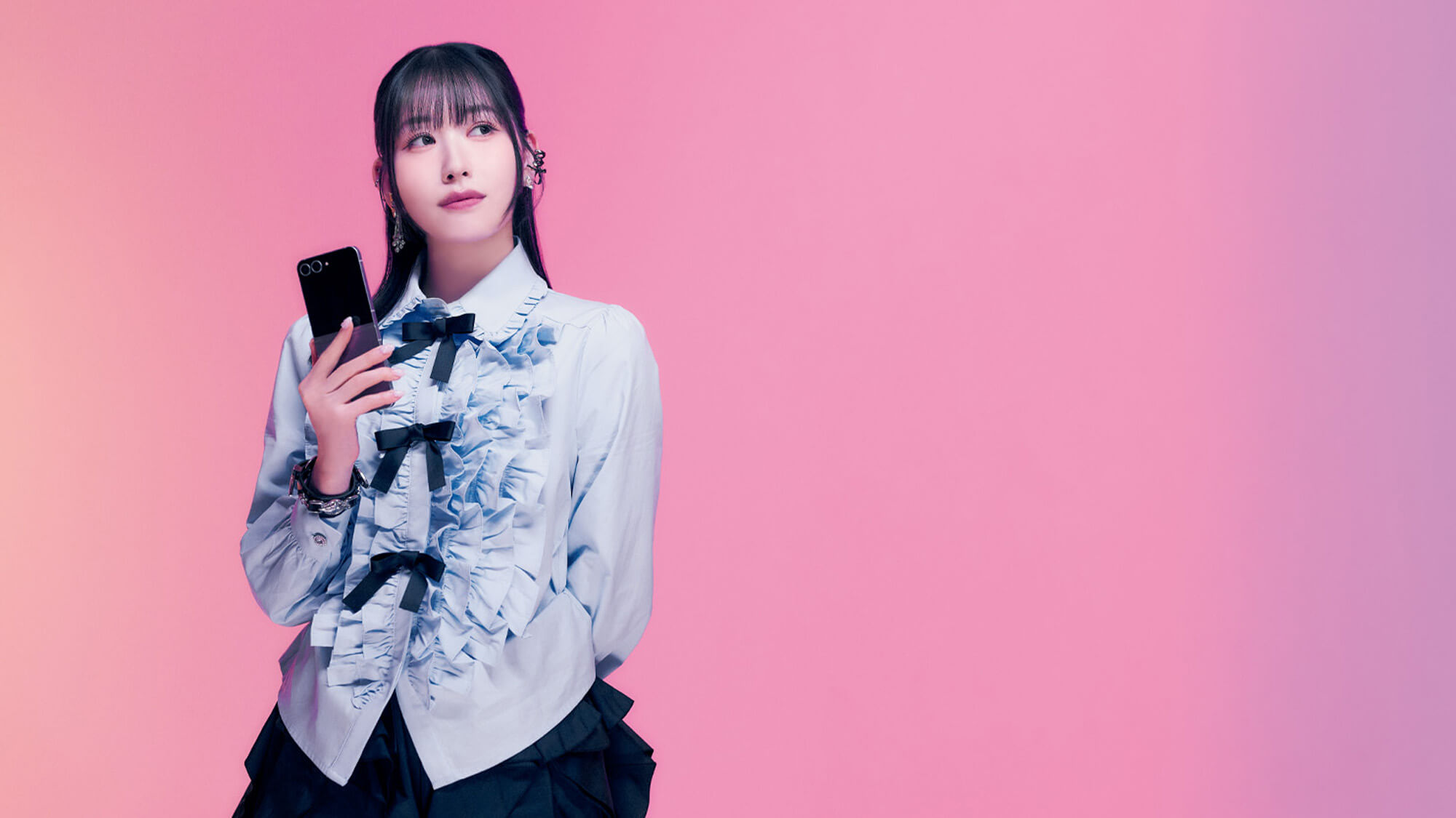 アイドルの言葉はなぜ心に響く？〈ME:I〉のMOMONAに聞く、“伝える力