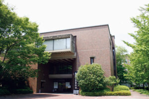 京都〈京都工芸繊維大学 美術工芸資料館〉外観