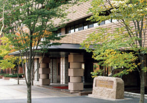 宮城〈東北福祉大学 芹沢銈介美術工芸館〉外観