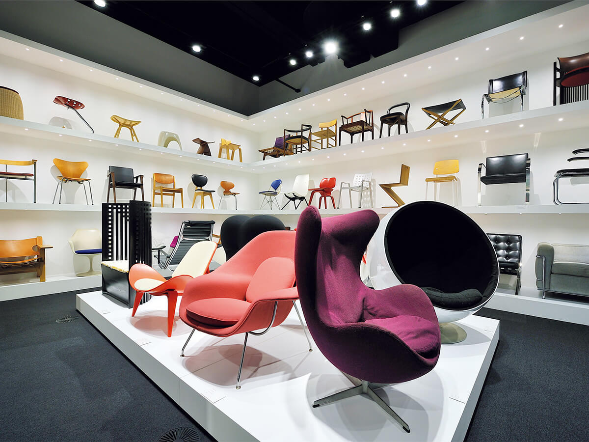 東京〈武蔵野美術大学美術館・図書館〉椅子ギャラリー