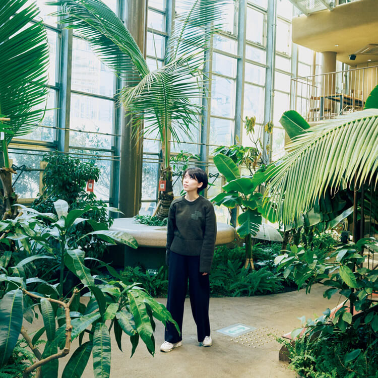 植物に圧倒されることの心地よさ。哲学者・永井玲衣に聞く、歩き、考えるための植物園