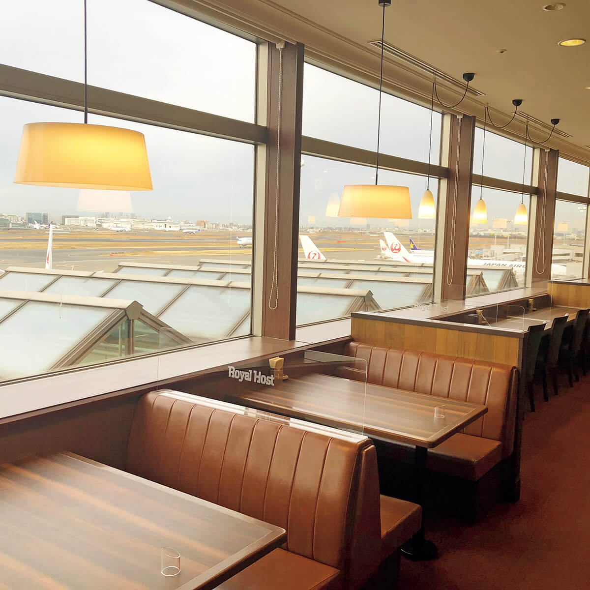 ロイヤルホスト羽田空港店 店内