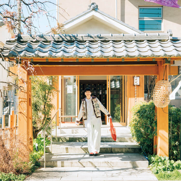 武蔵小山温泉、深大寺天然温泉etc. 菊池亜希子に聞く、“熱すぎない湯と瓶牛乳”で見つける小さな幸せ