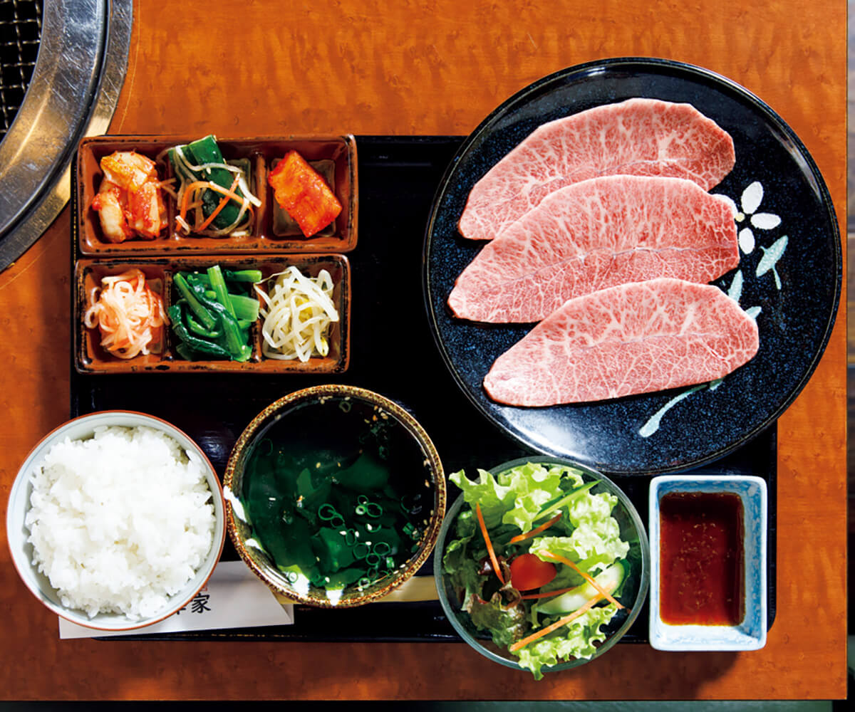 新宿御苑前〈焼肉 幸家〉「A5 上ロース定食」