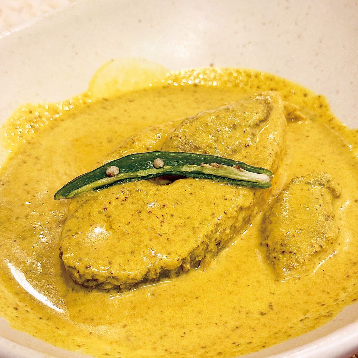 町屋〈プージャー〉マスタードカレー