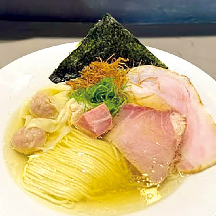 清く澄んだスープに細麺がつるりと躍る。胃袋が浄化されそうな美しいラーメン3選