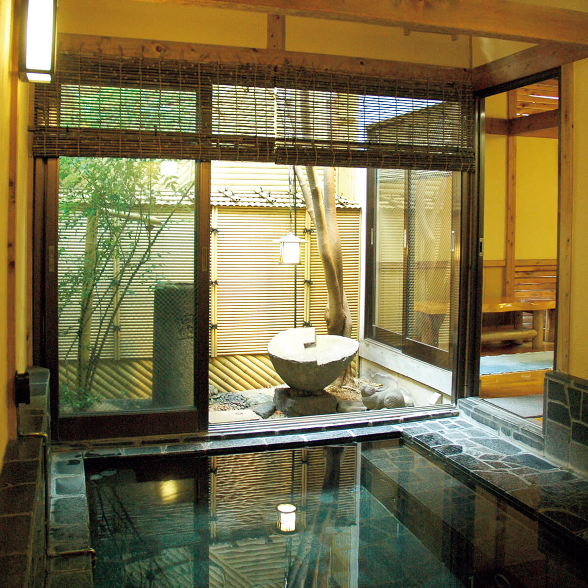 三好〈辰巳湯〉浴場内