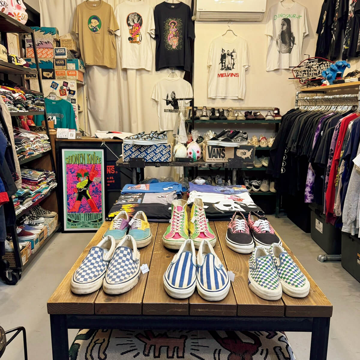 高円寺〈SKROVA離れ〉店内