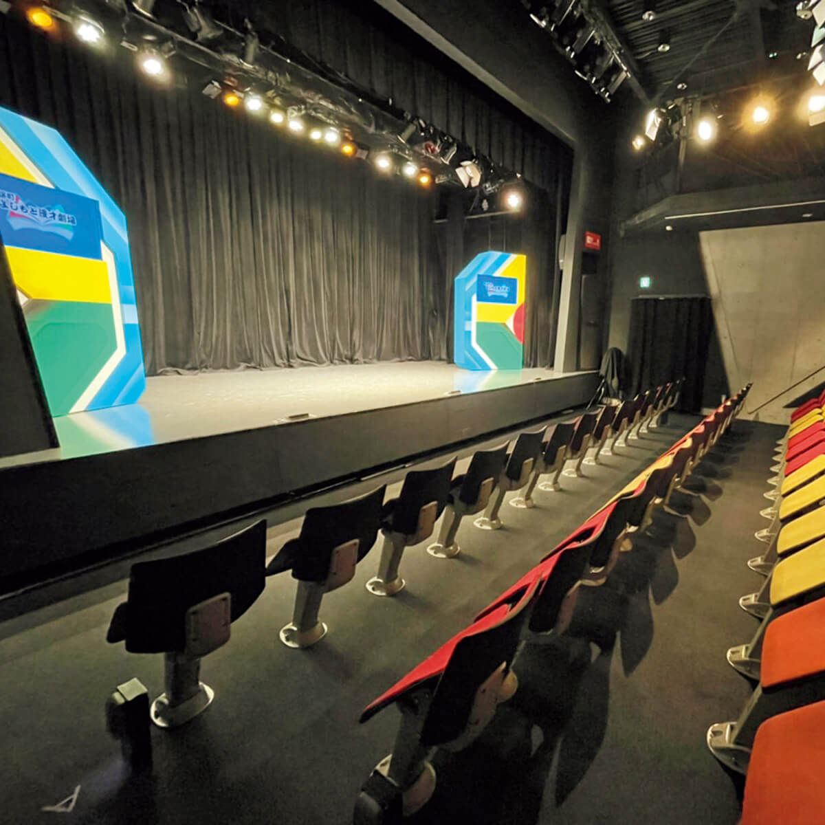 神田〈神保町よしもと漫才劇場〉場内