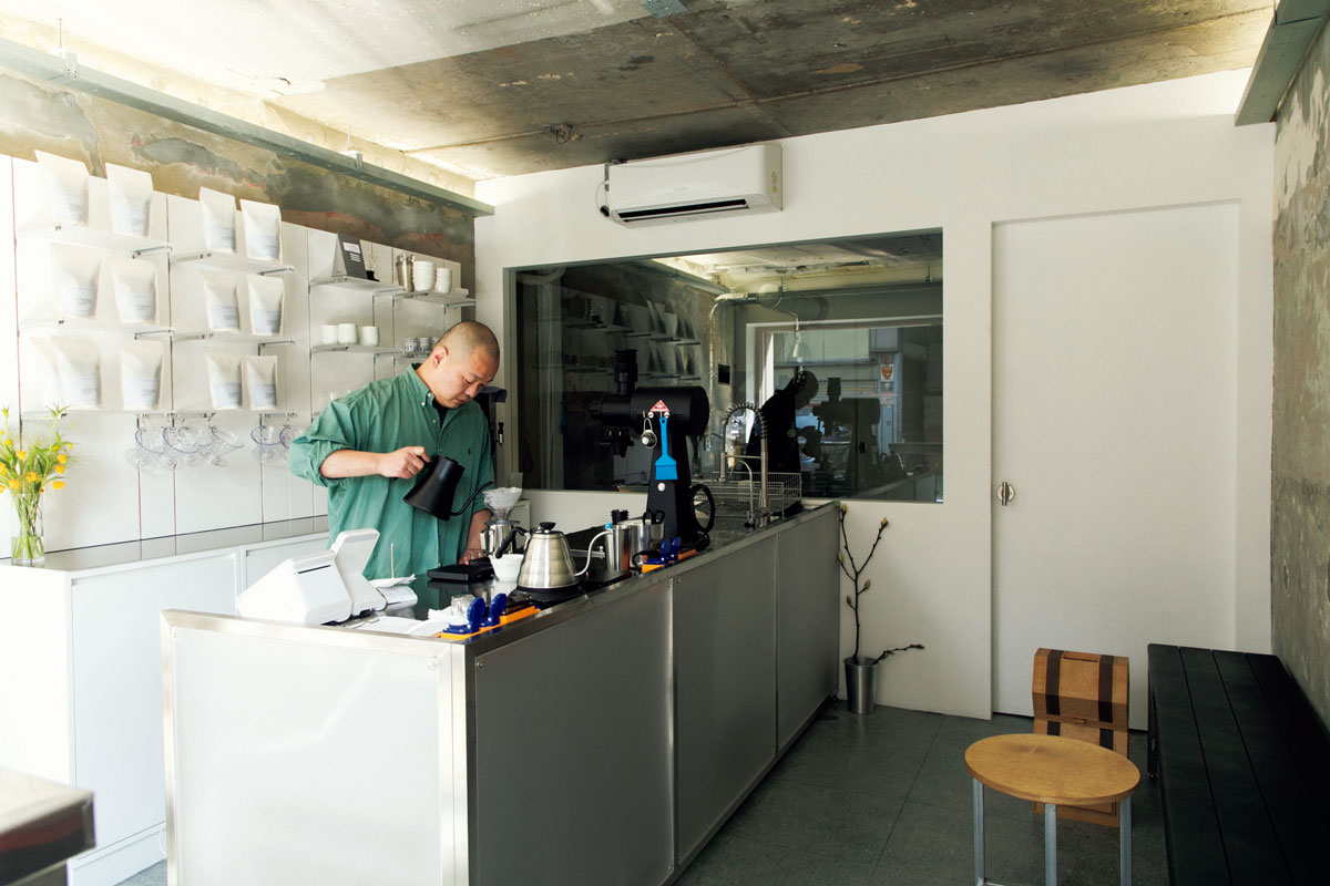 ジャズが流れるUtility Coffee Roastersの店内