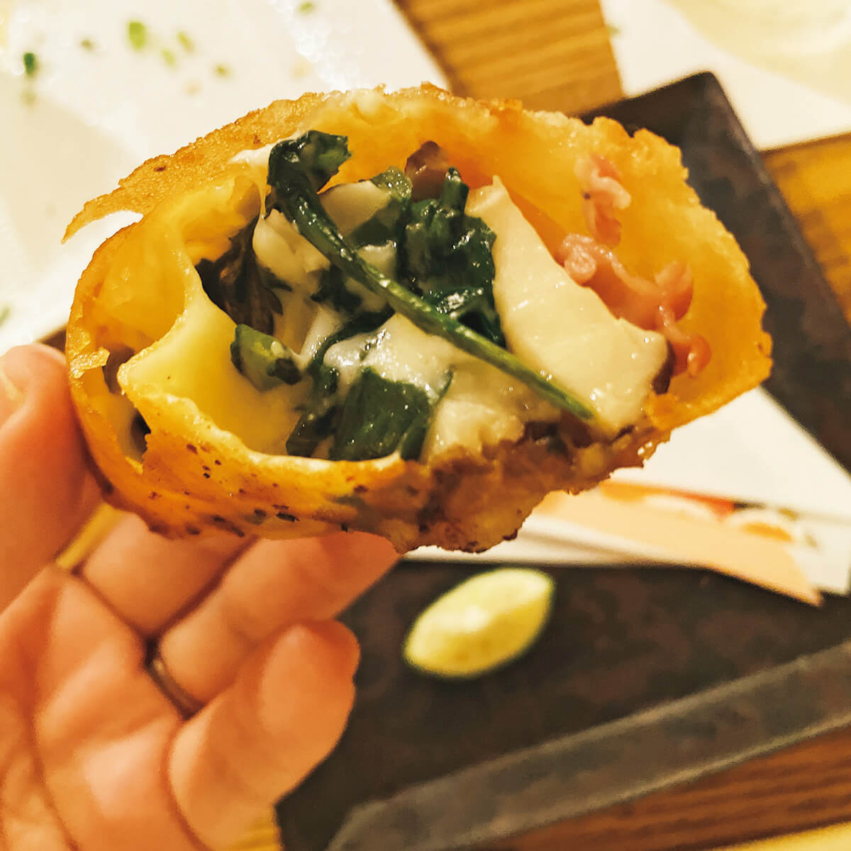 恵比寿〈恵比寿らっきょ〉松茸と和牛の春巻き