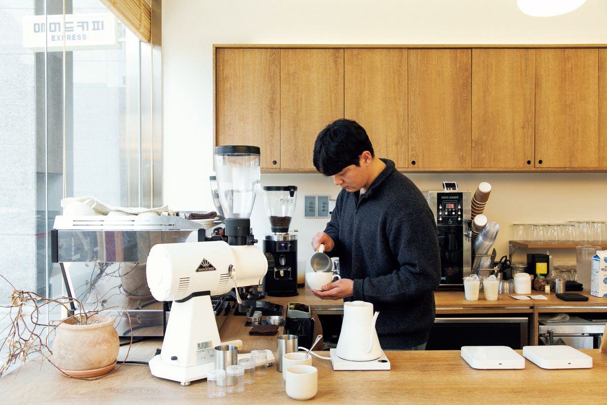 Knit Coffeeの店内