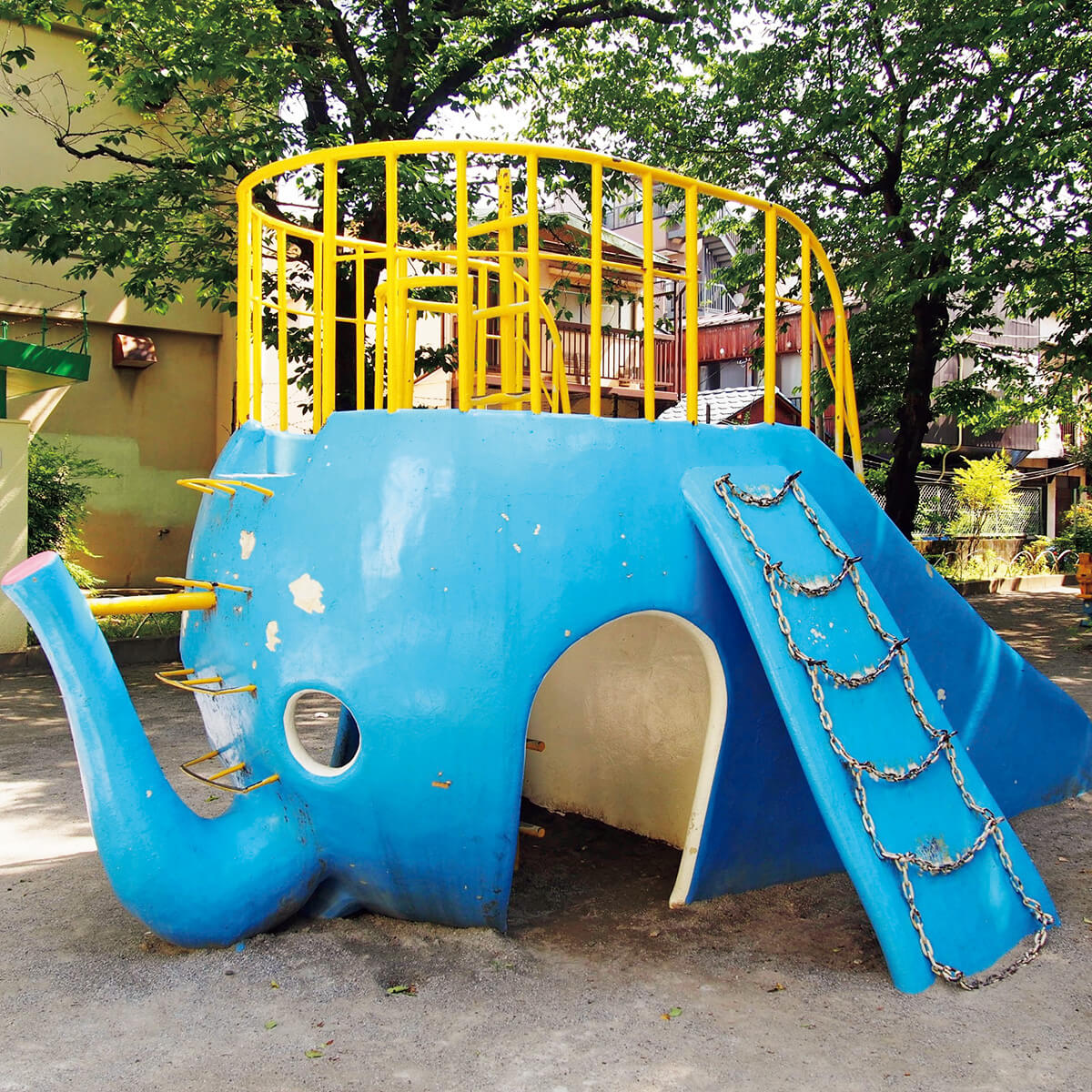 町屋〈町屋三丁目児童遊園〉ゾウの遊具