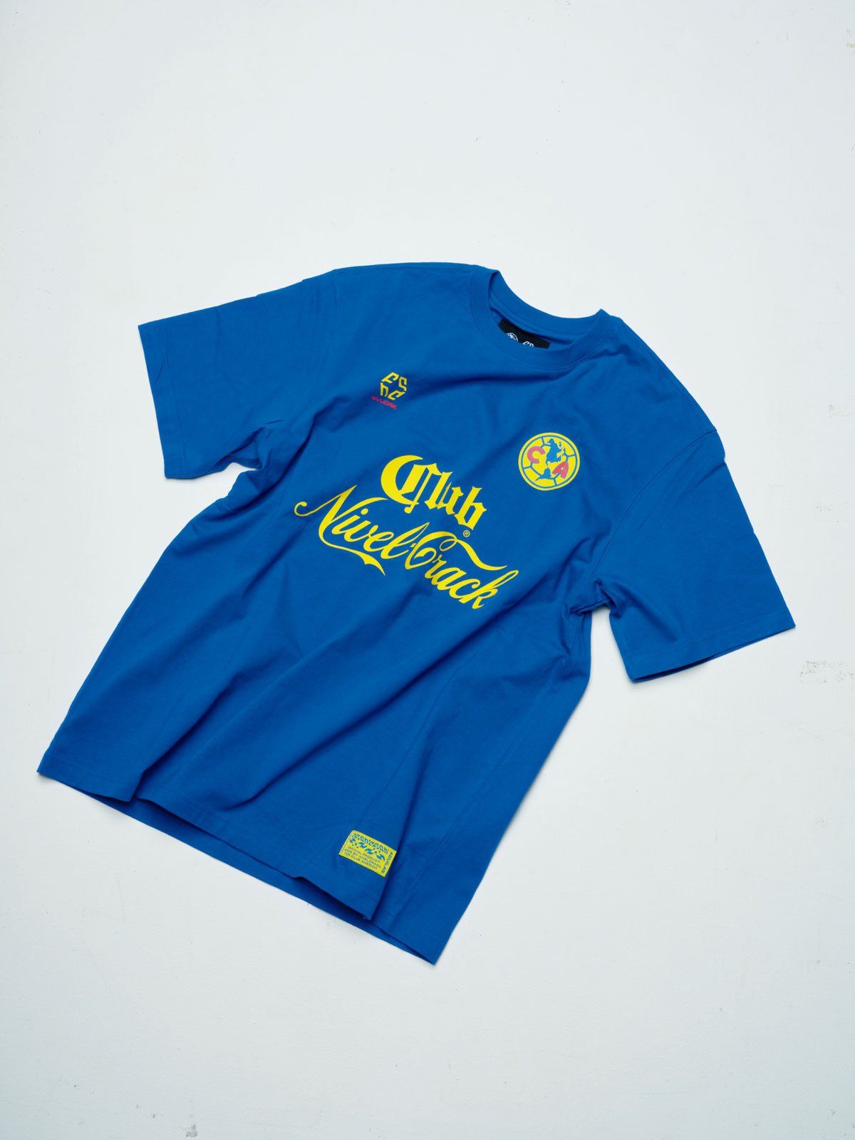 気鋭デザインスタジオと〈クラブアメリカ〉のコラボT