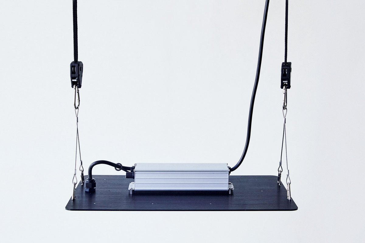 紫外線も出る高性能パネルライト