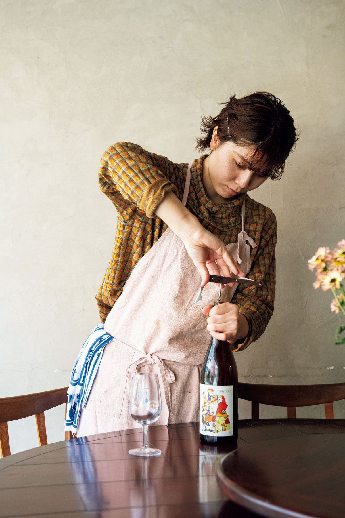 ワインは近所の〈松坂屋酒店〉で直接仕入れることが多い