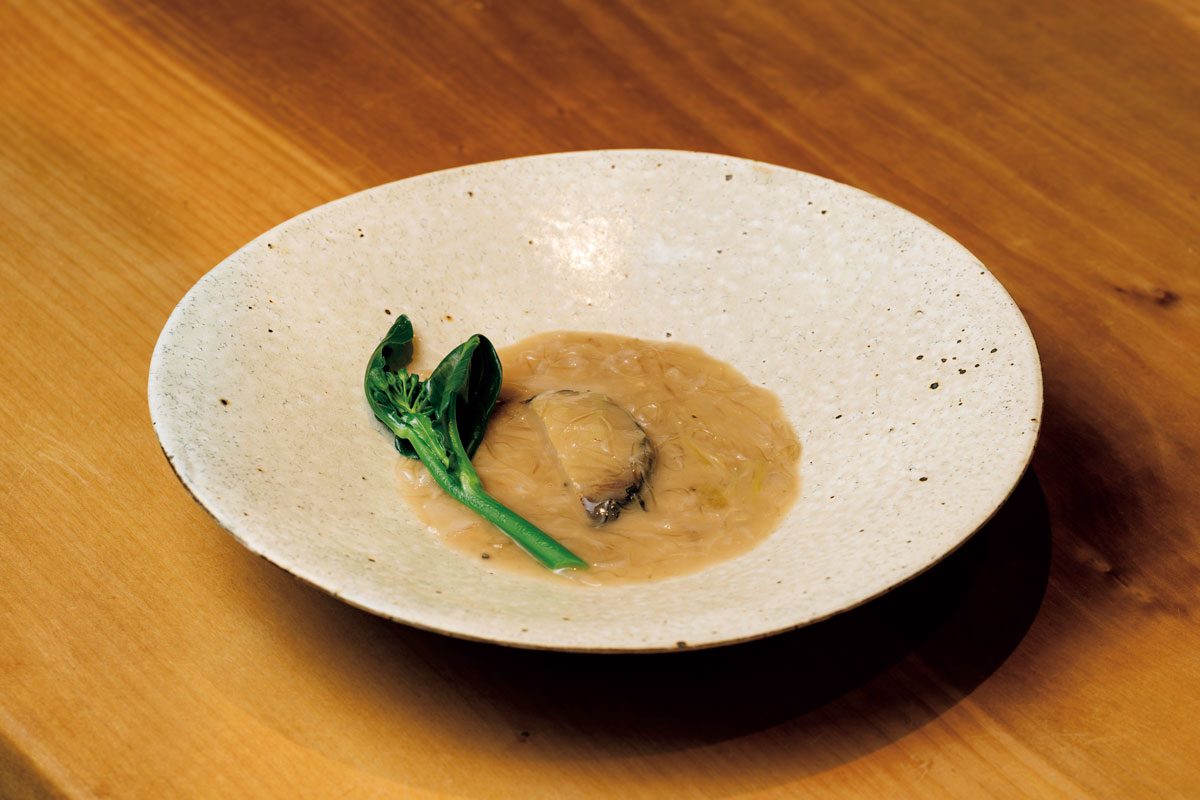 フカヒレとアワビの煮込み「葱焼鮑翅」