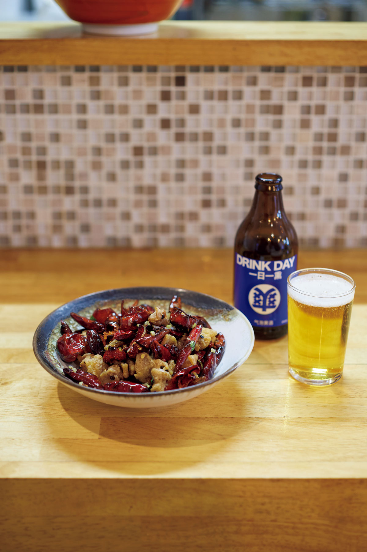 辣子鶏（はかた地どり唐揚げ、唐辛子山椒炒め）、「爽」発泡黄酒 スパークリング紹興酒