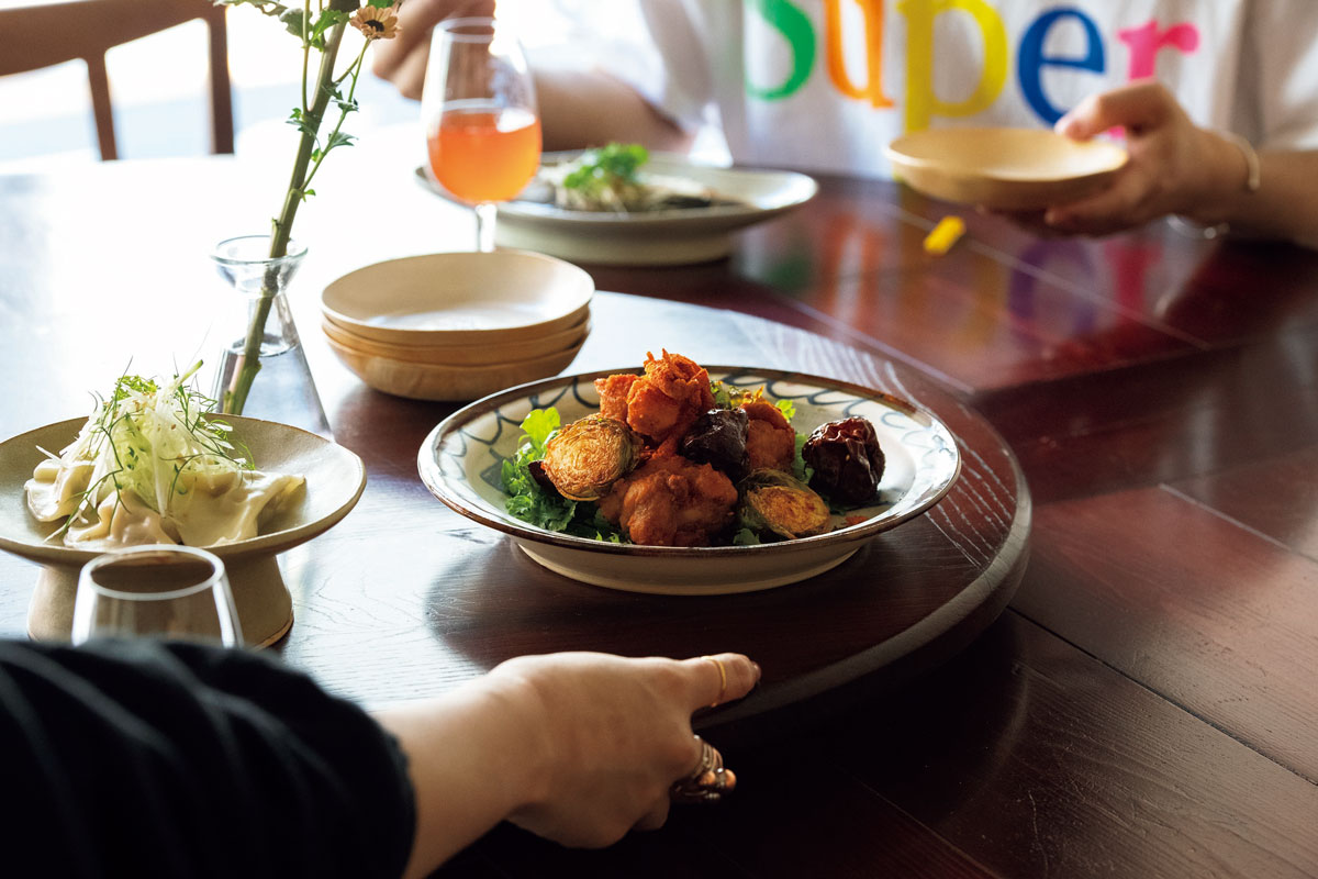 鶏肉の唐辛子炒めとセロリと豚肉の水餃子
