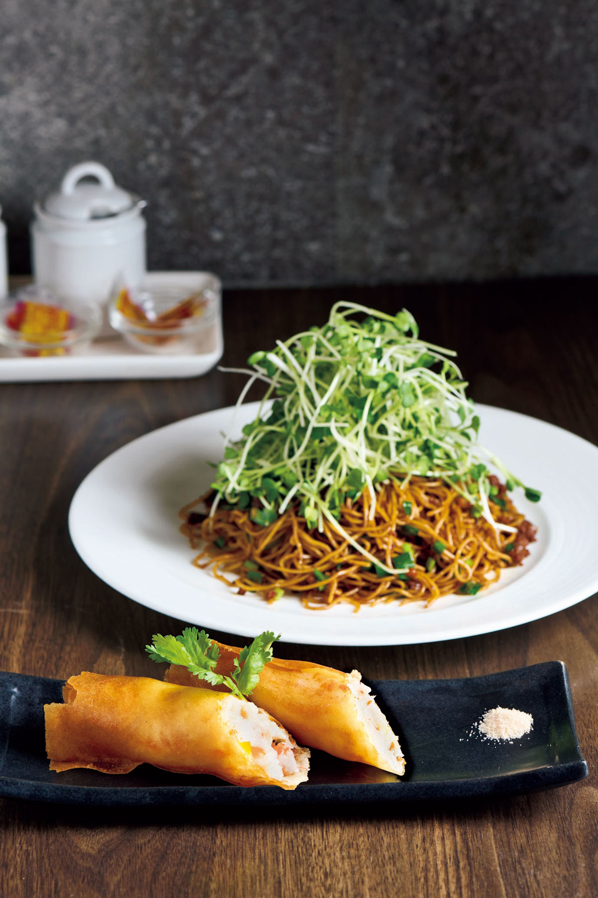 汁なし辣醤麺と海鮮春巻