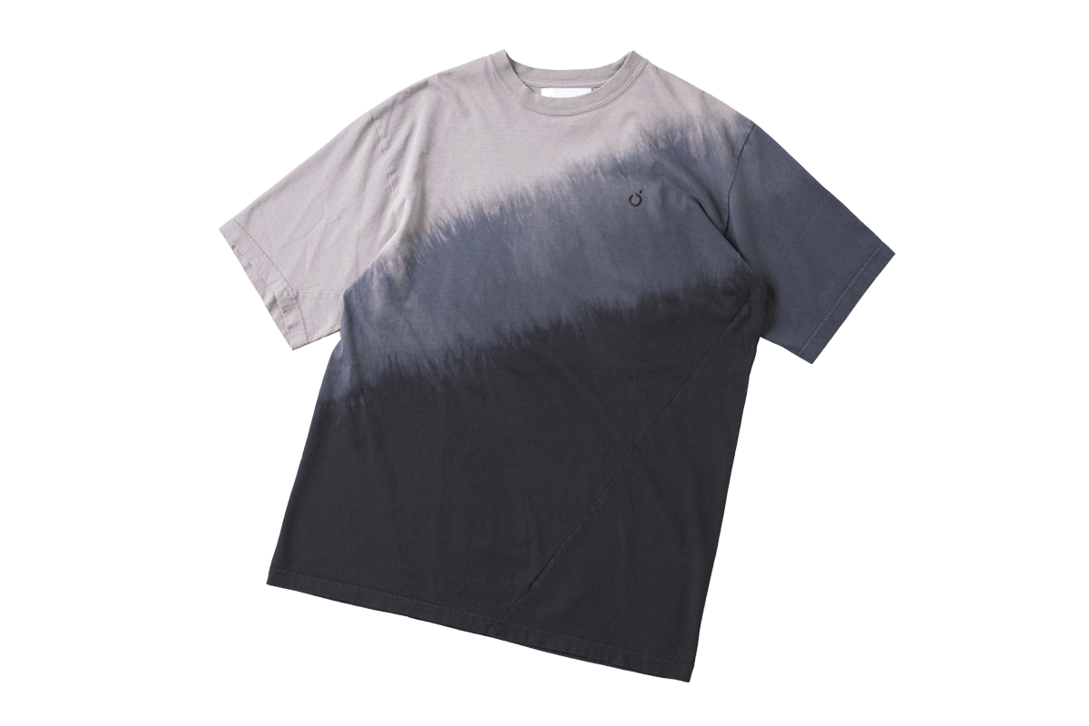 〈ナナミカ〉のTシャツ
