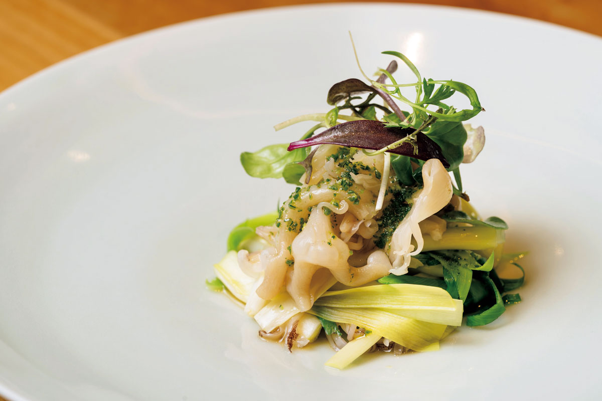 白ミルガイの湯引き 中国山椒ソース「椒麻海松」