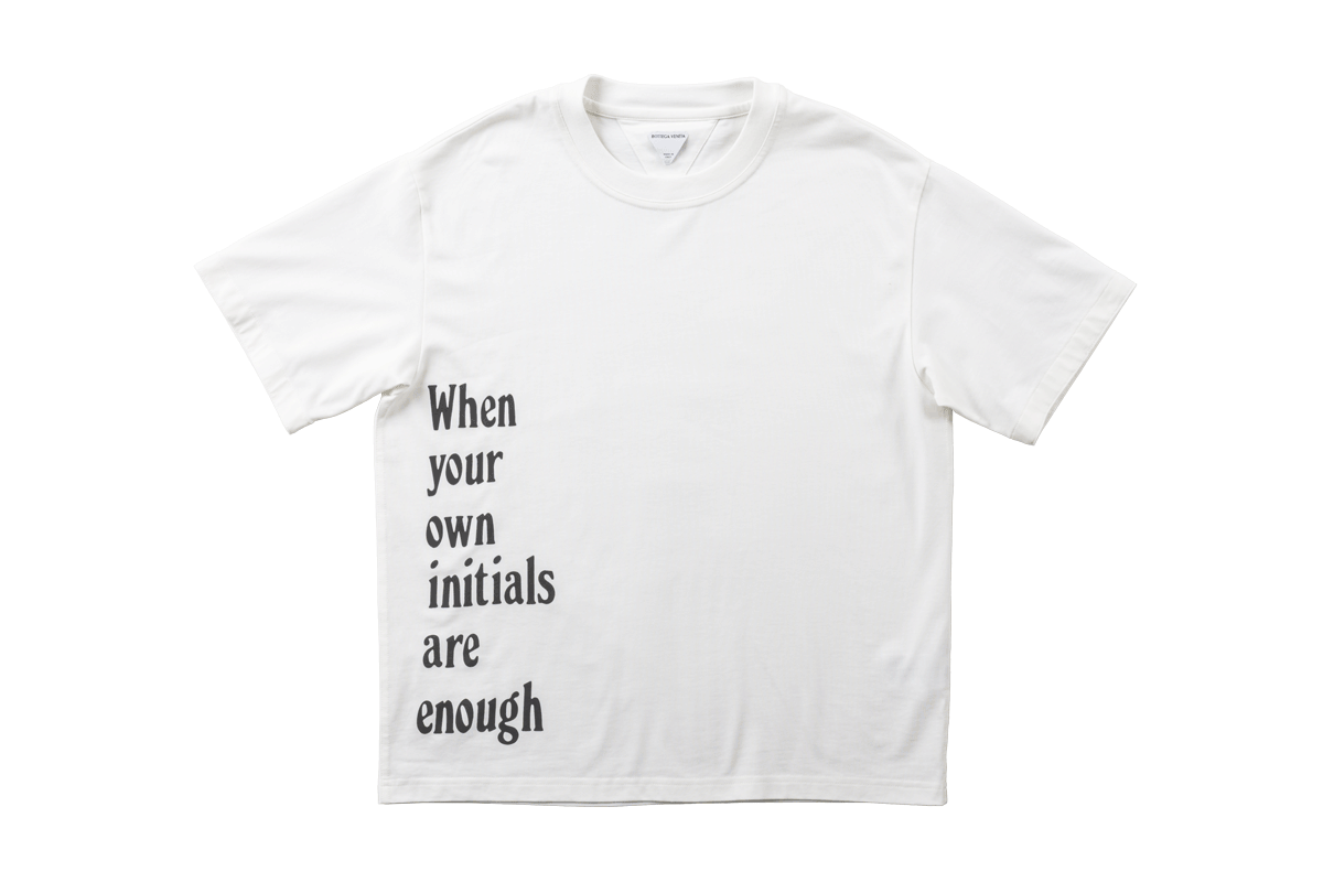 〈ボッテガ・ヴェネタ〉のTシャツ