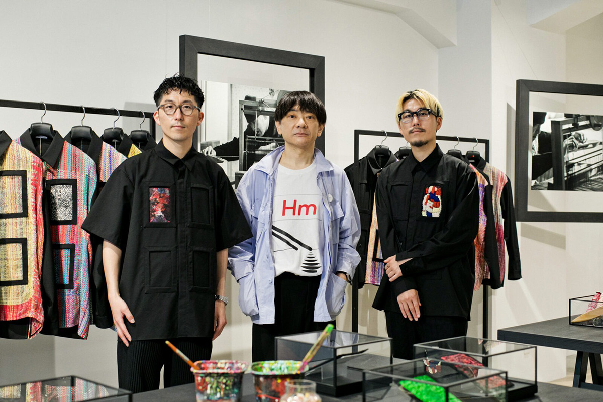 左から、ヘラルボニーの松田文登、小山田圭吾、ヘラルボニーの松田崇弥