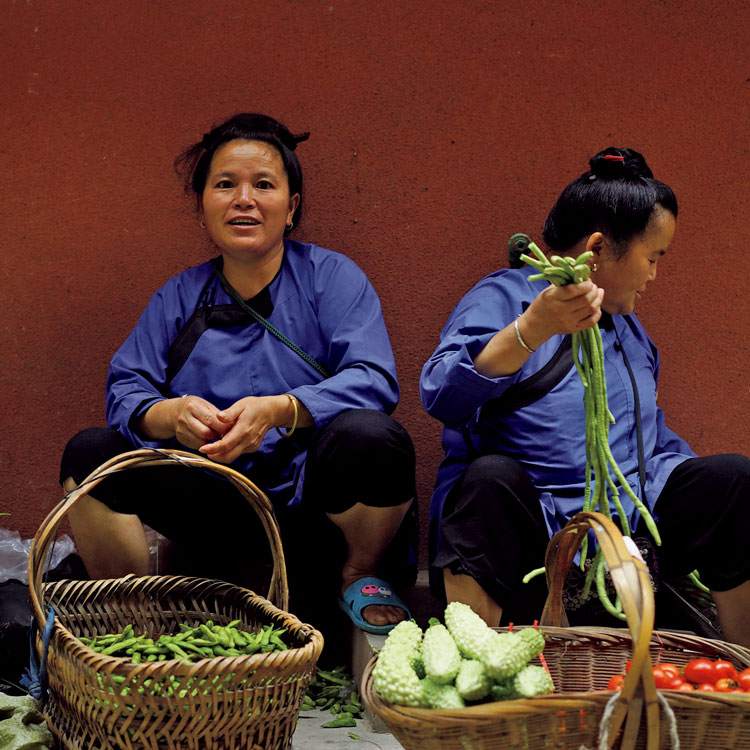本場を百度訪ねた民藝のプロが、ガチ中華のリアルを語る。