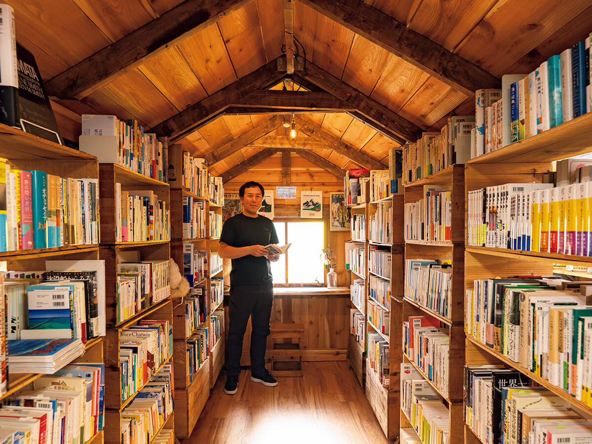 神奈川〈冒険研究所書店〉 店内 冒険家・荻田泰永