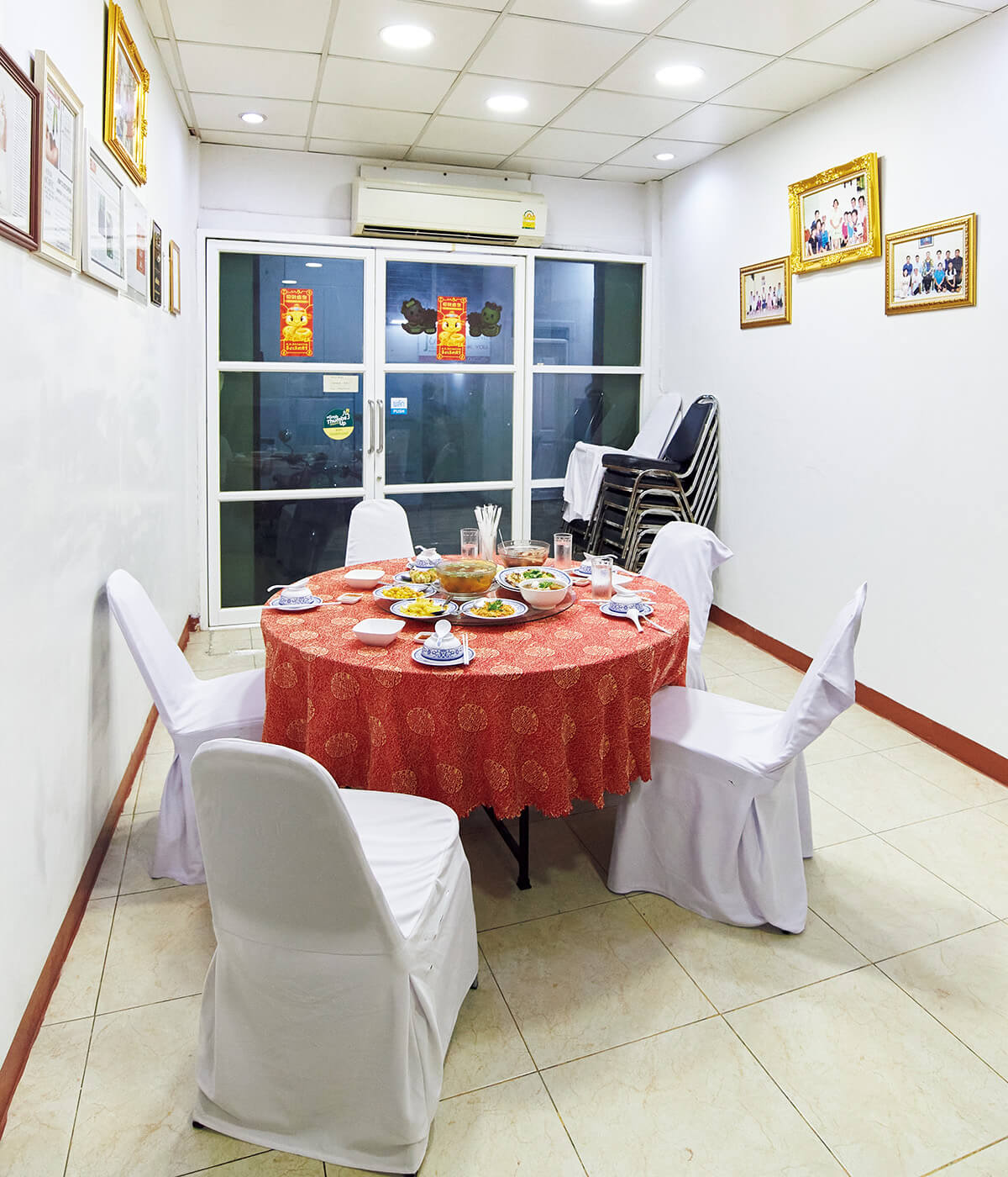 バンコク〈ジョーク・ワン・テーブル〉店内