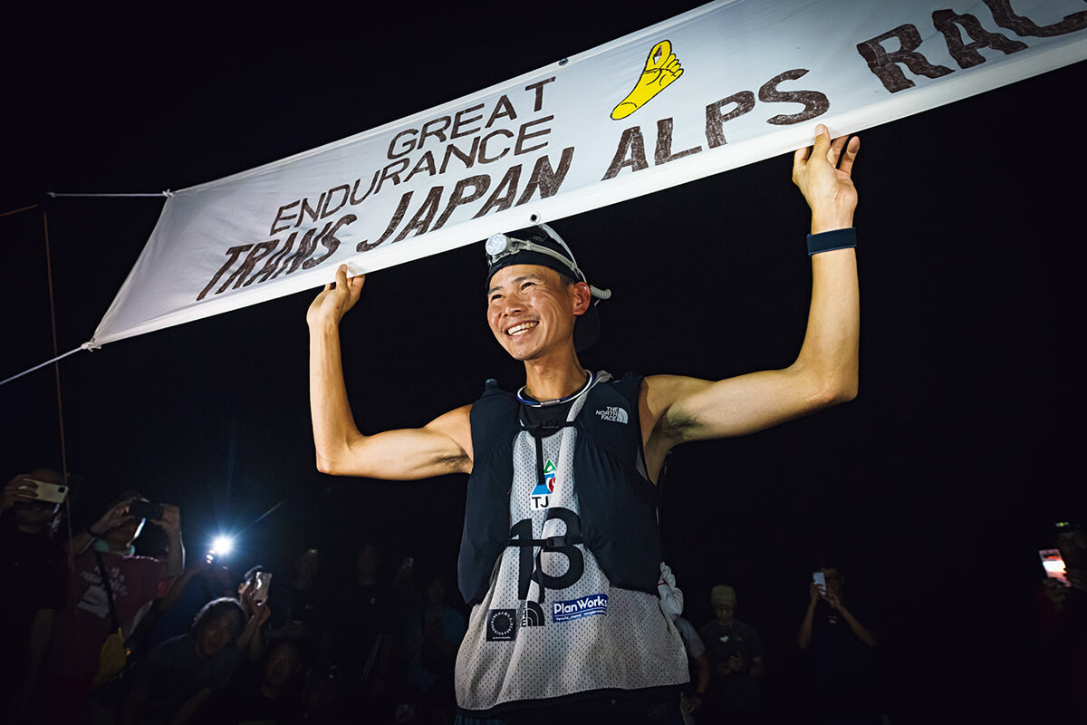 山岳ランナー・土井陵 TJARゴールの瞬間