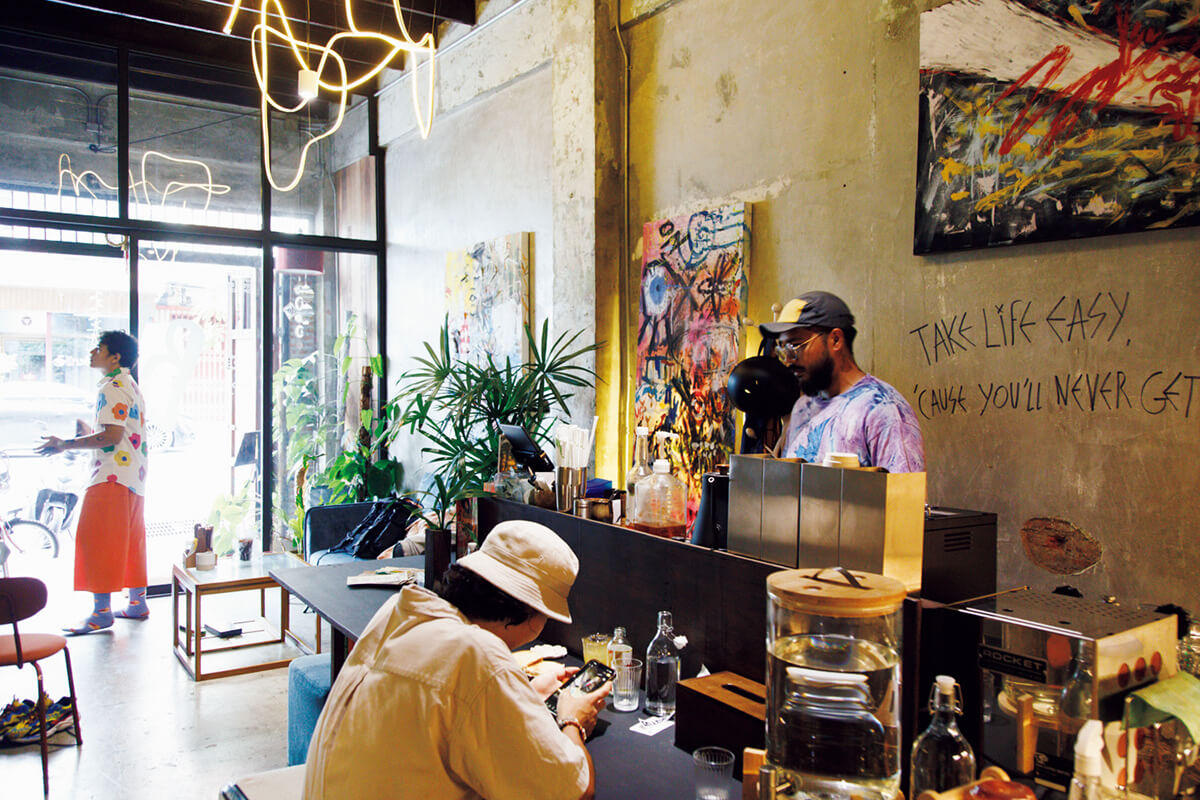 バンコク〈ロムロム〉店内