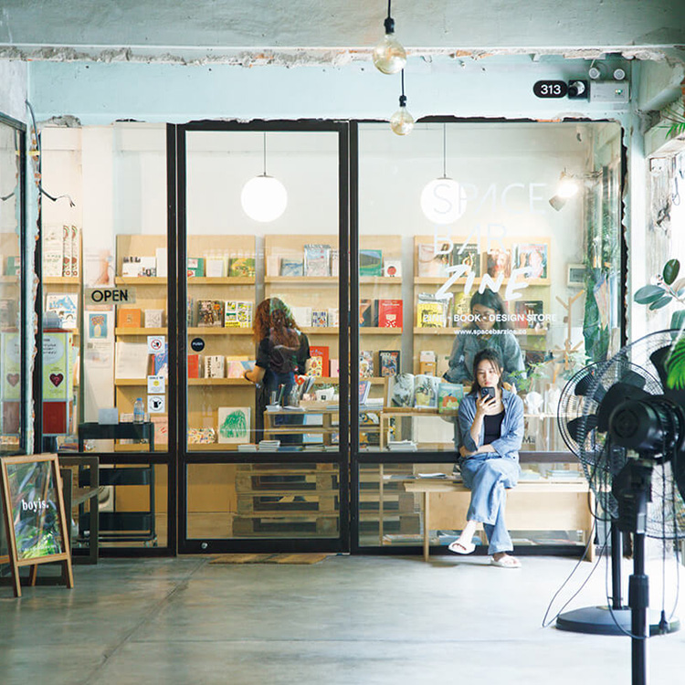 バンコク気鋭の書店が面白い。自費出版もする2店舗を紹介