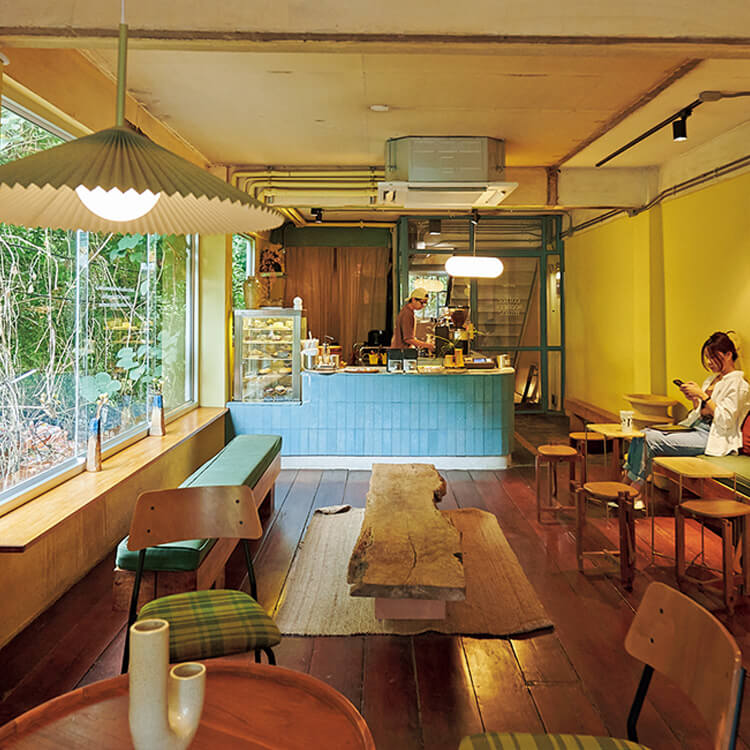 バンコク ココナッツ・カルチャー・ビル〈パルス・プラ・アティット〉店内