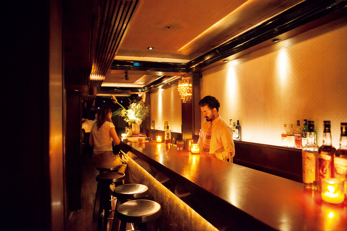 バンコク〈アローン・トゥギャザー・バンコク〉バーカウンター