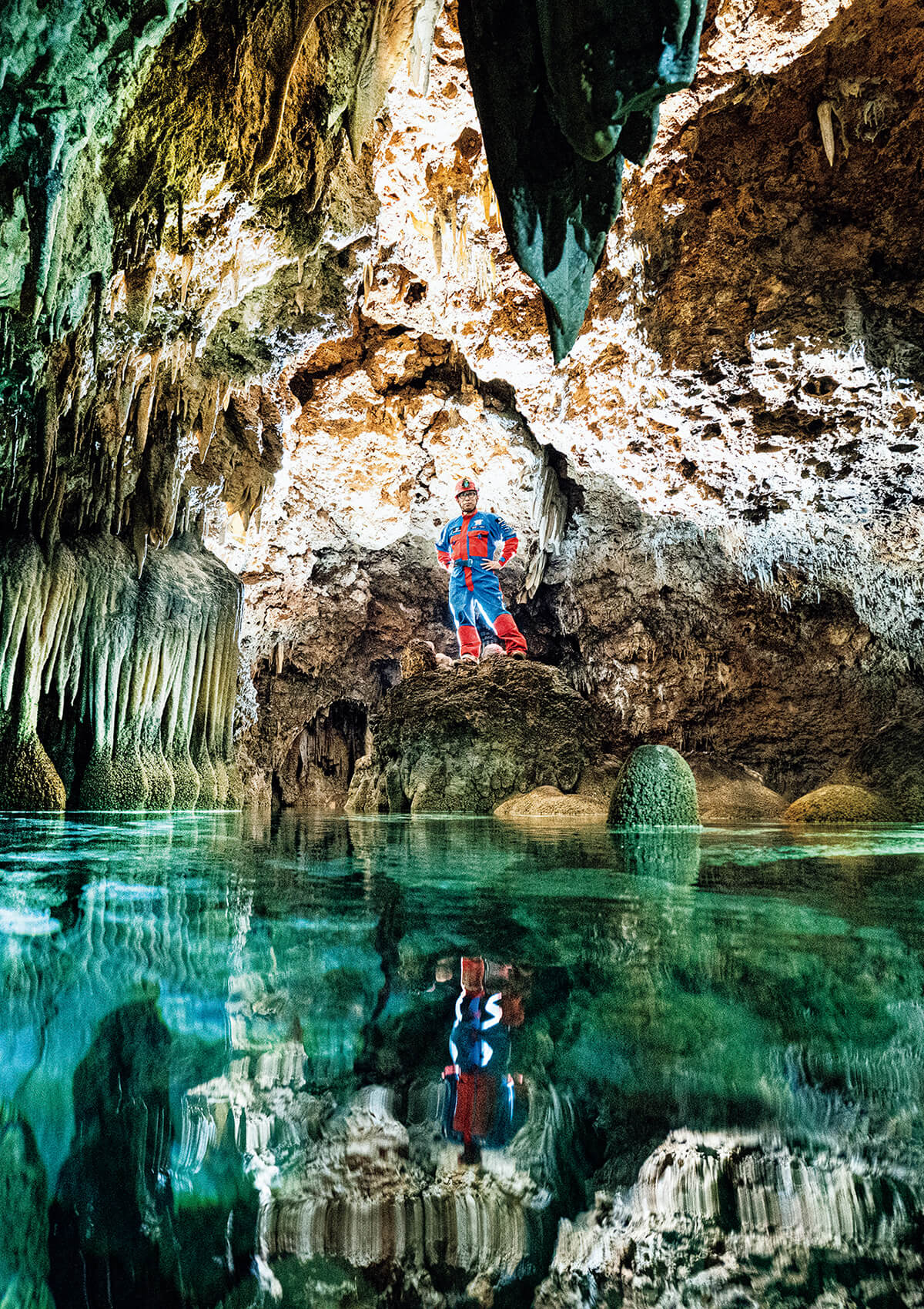 沖縄県南大東島の洞窟 洞窟探検家・𠮷田勝次