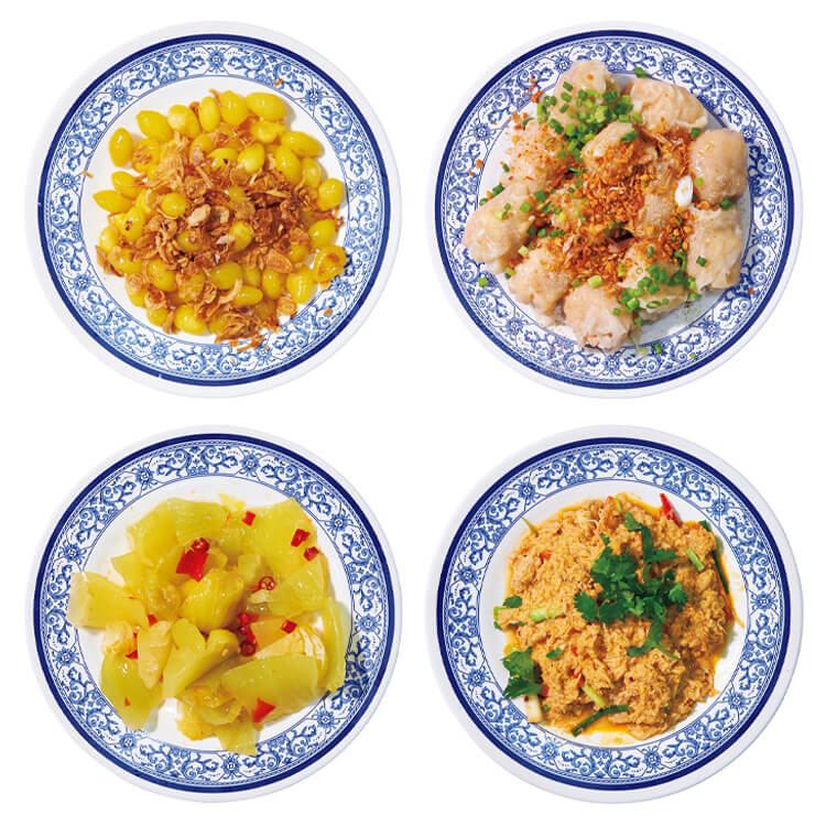 バンコク〈ジョーク・ワン・テーブル〉塩焼き銀杏、葉野菜の漬物、エビワンタン、プーパッポンカリー