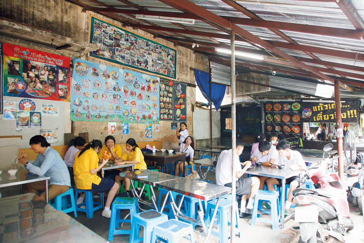 バンコク 国鉄タラート・プルー駅前